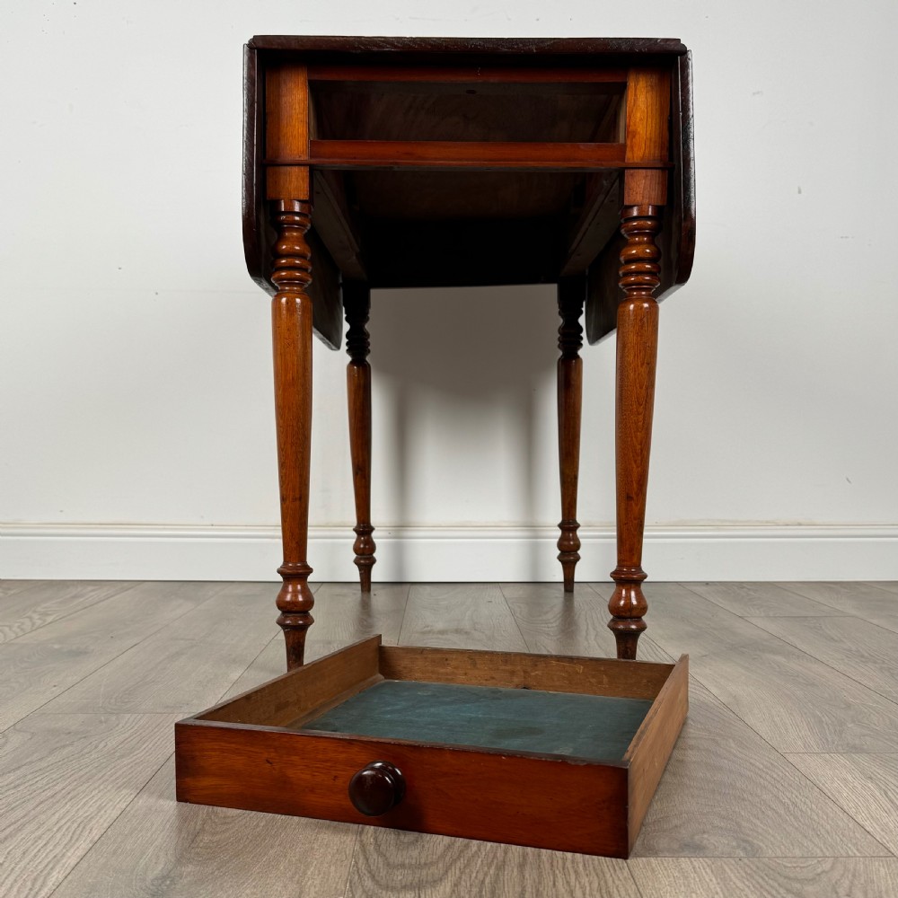 Antique 19th Century Pembroke Table In Mahogany 
 View XIII