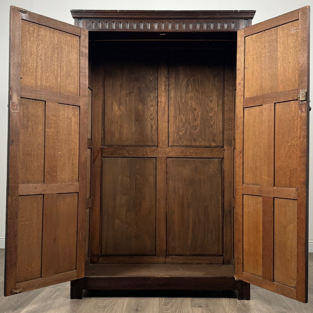  Antique 20th Century Wardrobe In Oak  View II