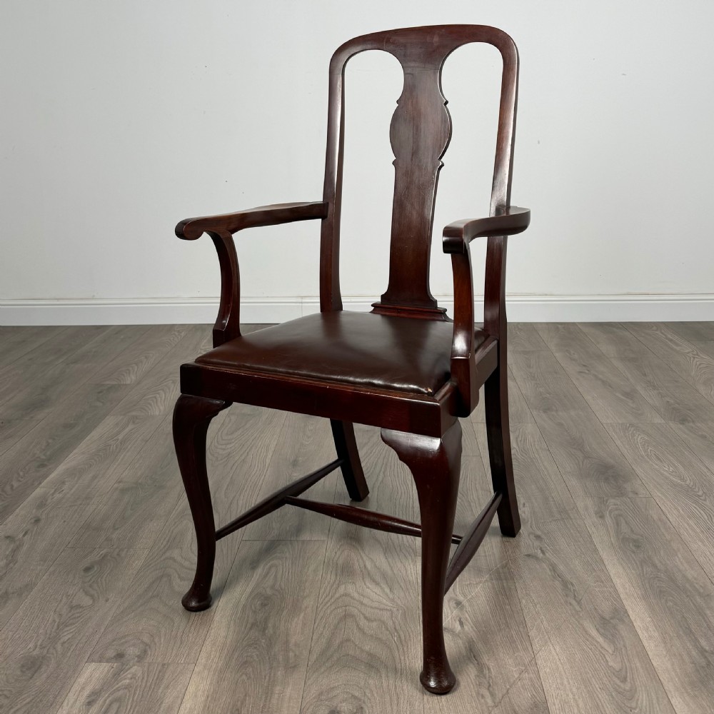 Antique 20th Century Set Of 6 Queen Anne Style Dining Chairs View II