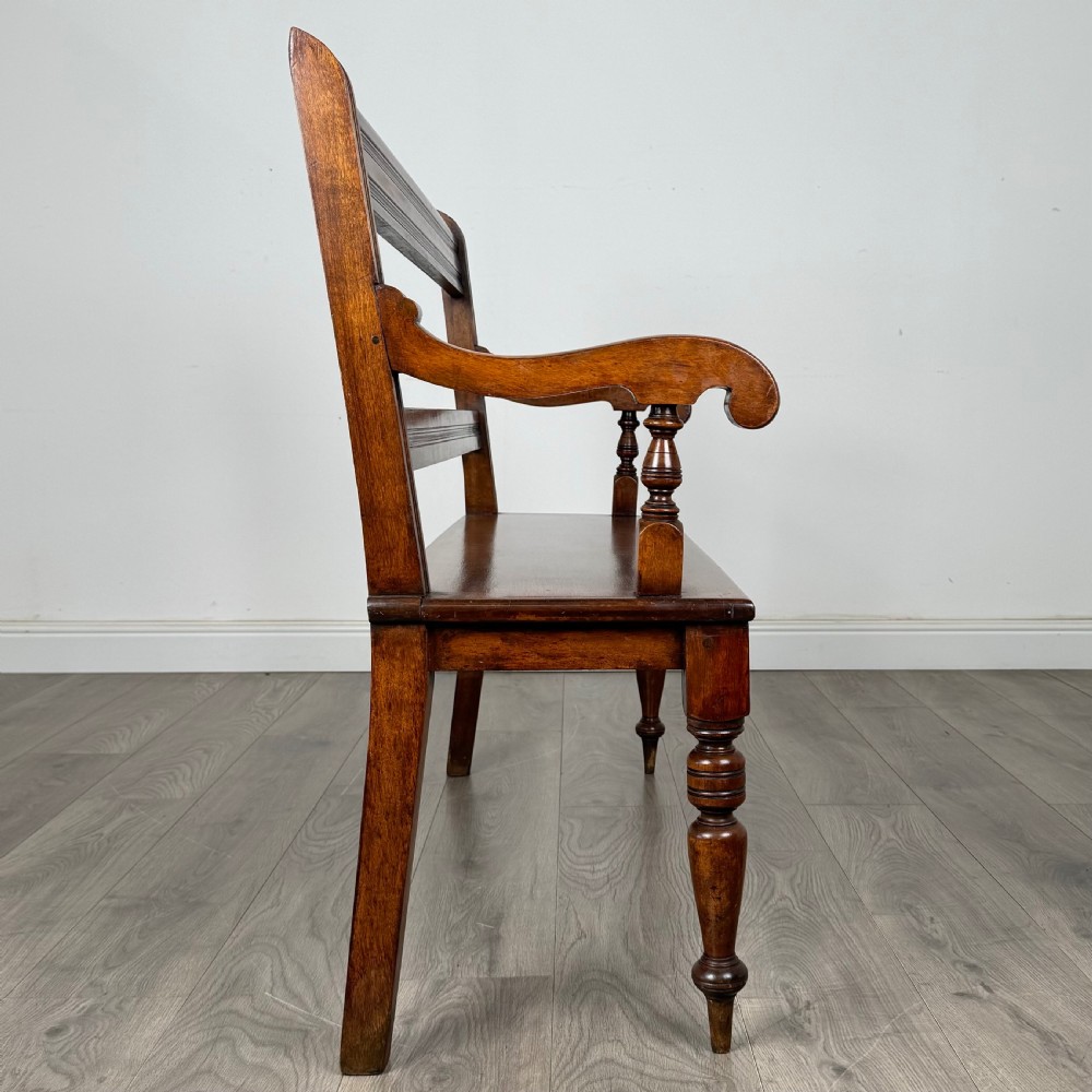  Antique 20th Century Good Quality Hall Bench In Walnut 
 View XIX