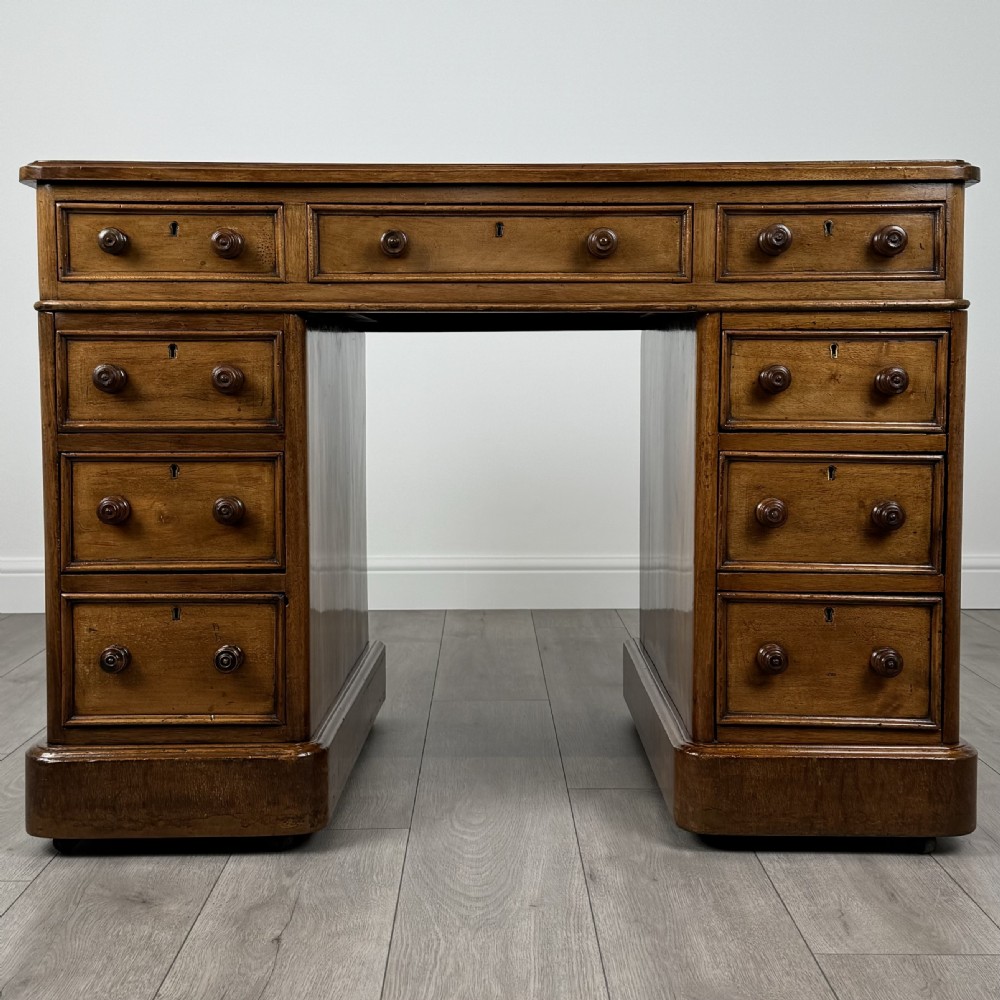 Antique 19th Century Good Quality Pedestal Desk In Mahogany 
