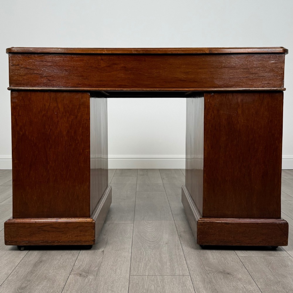 Antique 19th Century Good Quality Pedestal Desk In Mahogany 
 View V