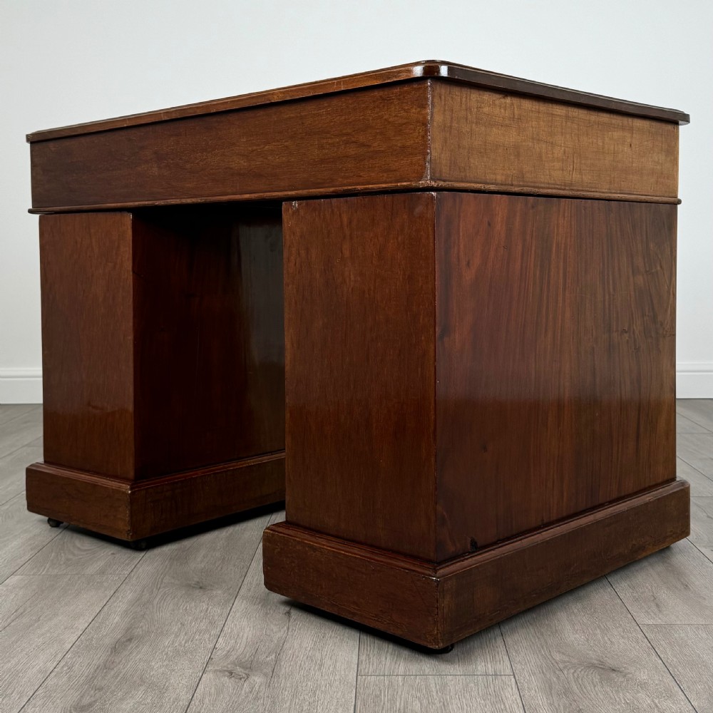 Antique 19th Century Good Quality Pedestal Desk In Mahogany 
 View VI