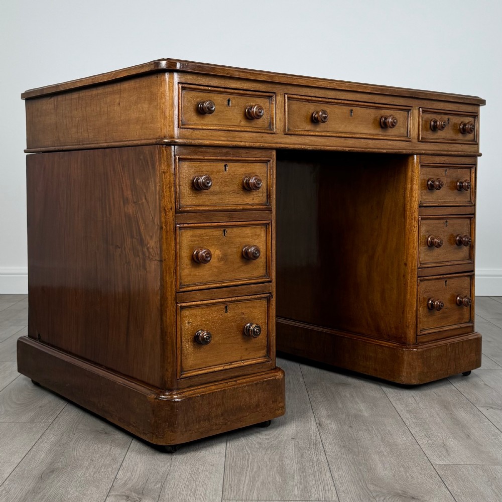 Antique 19th Century Good Quality Pedestal Desk In Mahogany 
 View VII