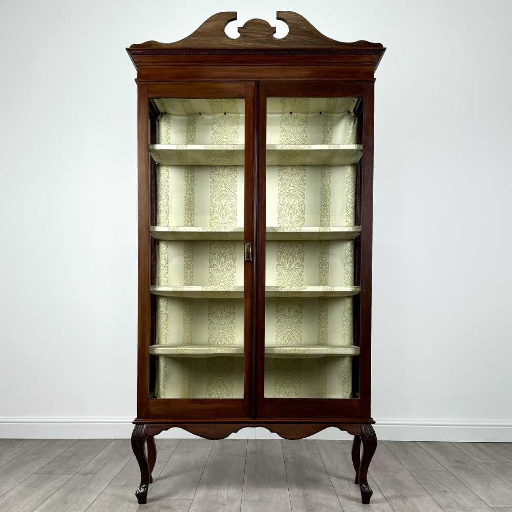 Antique 20th Century Display Cabinet In Mahogany 
