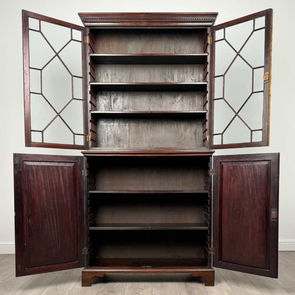 Antique 18th Century Bookcase Of Finest Quality In Mahogany  View III