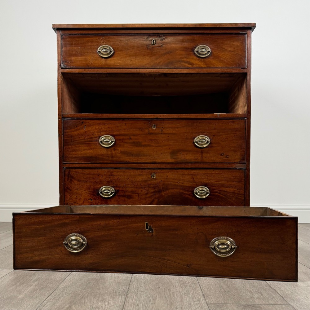 Antique 18th Century Chest Of Drawers In Mahogany  View X