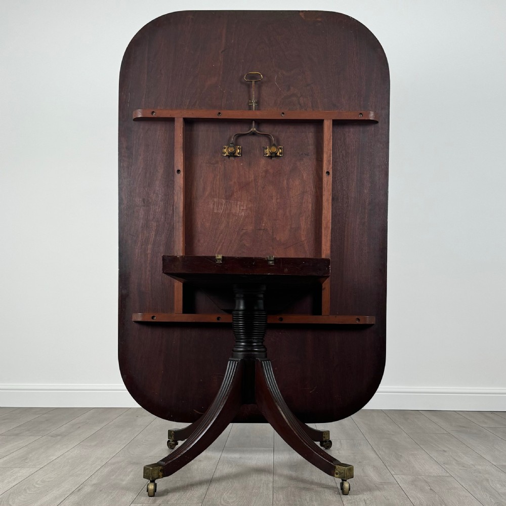 Antique 18th Century Tilt Top Breakfast Table In Mahogany 
 View III