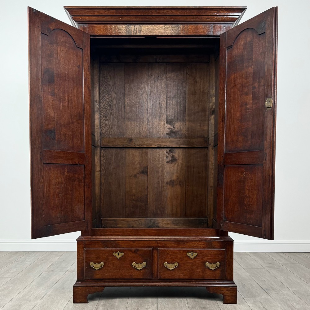  Antique 20th Century Georgian Style Wardrobe In Oak  View II