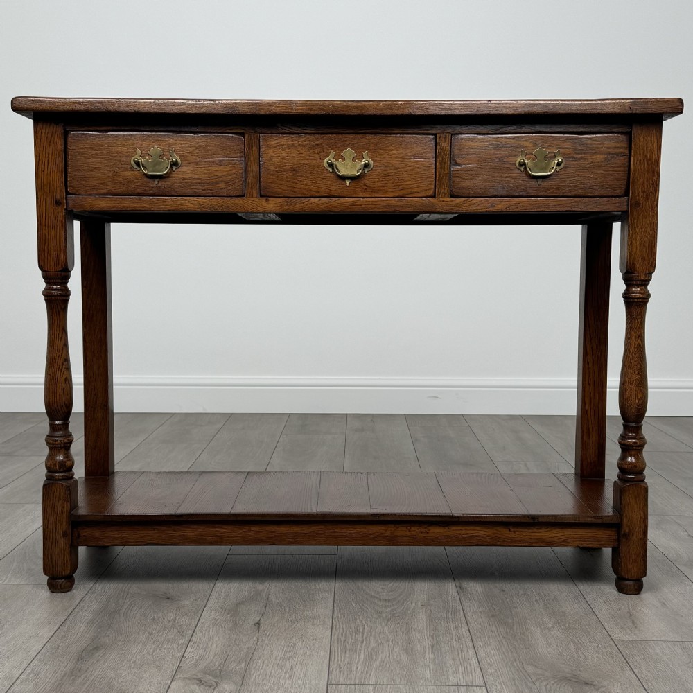  Antique 20th Century Good Quality Side Table In Oak 
