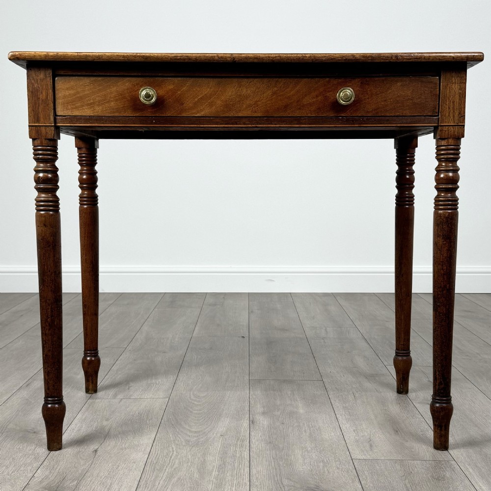 Antique 18th Century Fine Quality Writing Table In Mahogany 