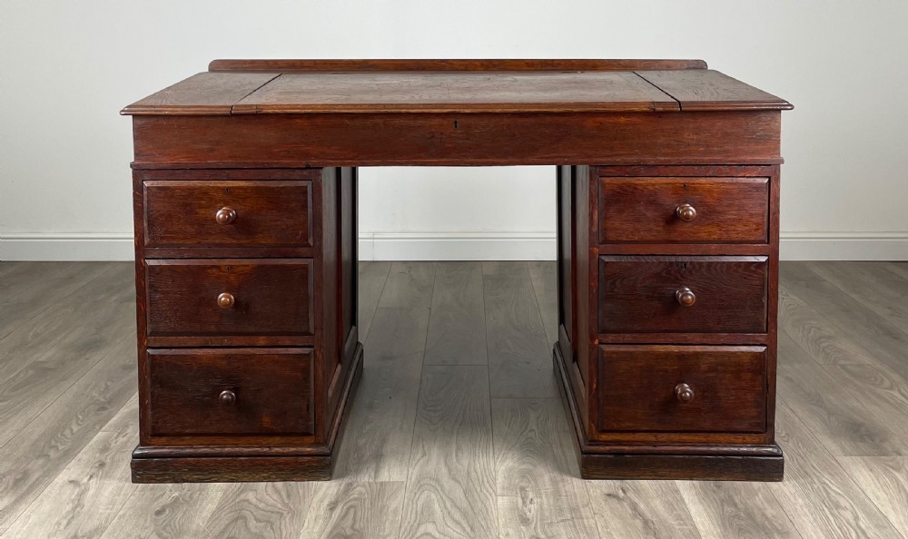 Antique 20th Century Pedestal Desk In Oak 