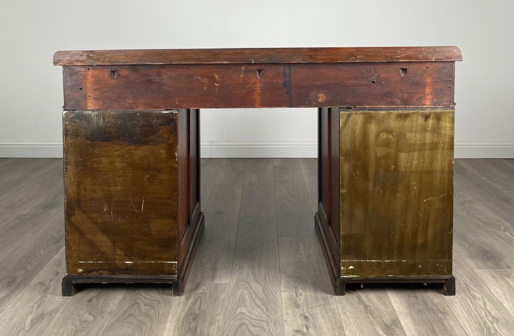 Antique 20th Century Pedestal Desk In Oak  View VI