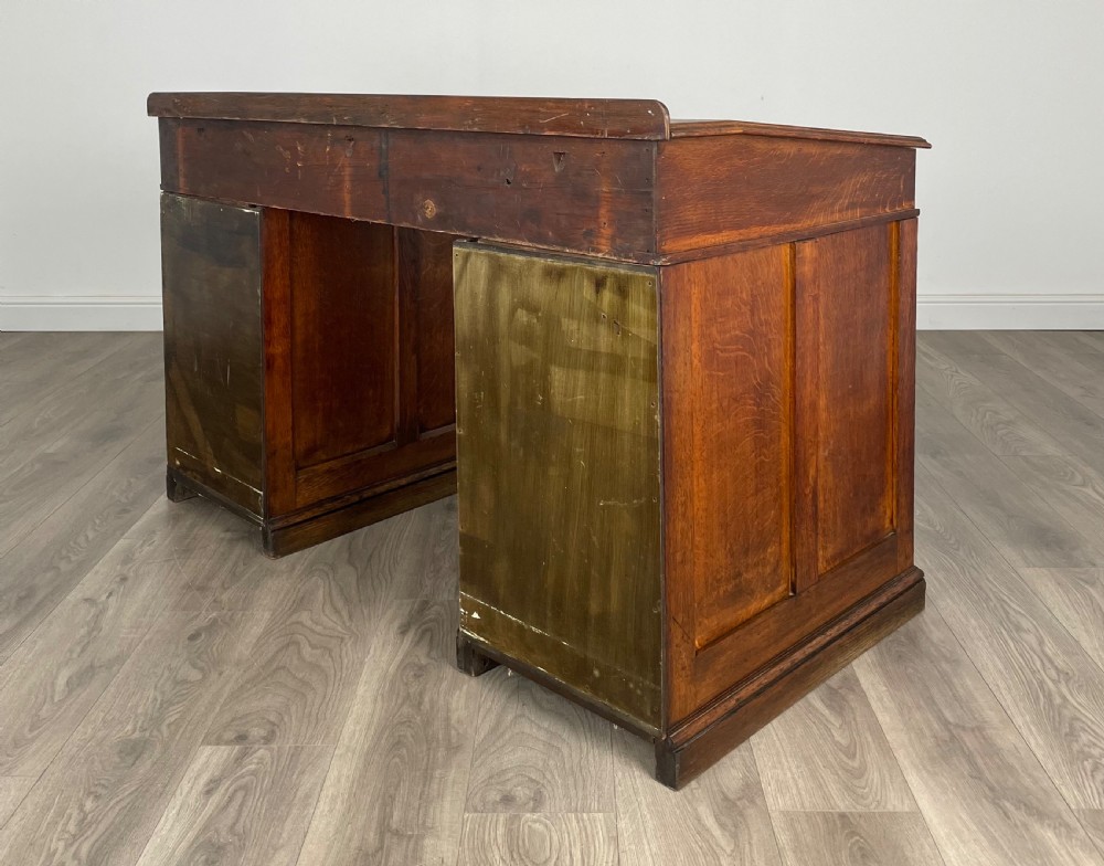 Antique 20th Century Pedestal Desk In Oak  View VII