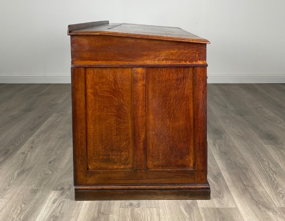 Antique 20th Century Pedestal Desk In Oak  View VIII