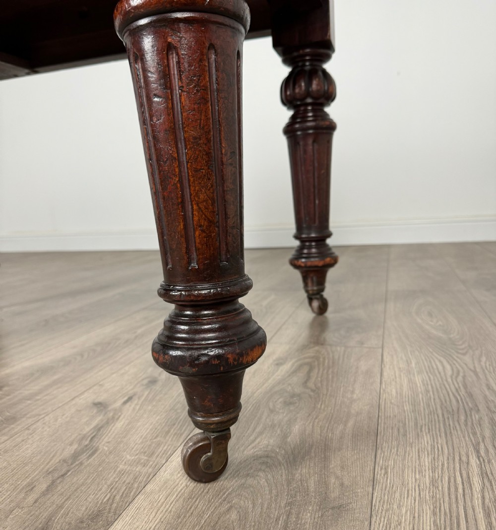 Antique Fine Quality 19th Century Dining Table In Mahogany  View IX