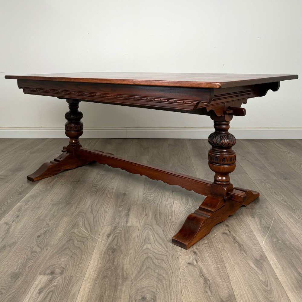 Antique 20th Century Old Charm Dining Table In Oak
