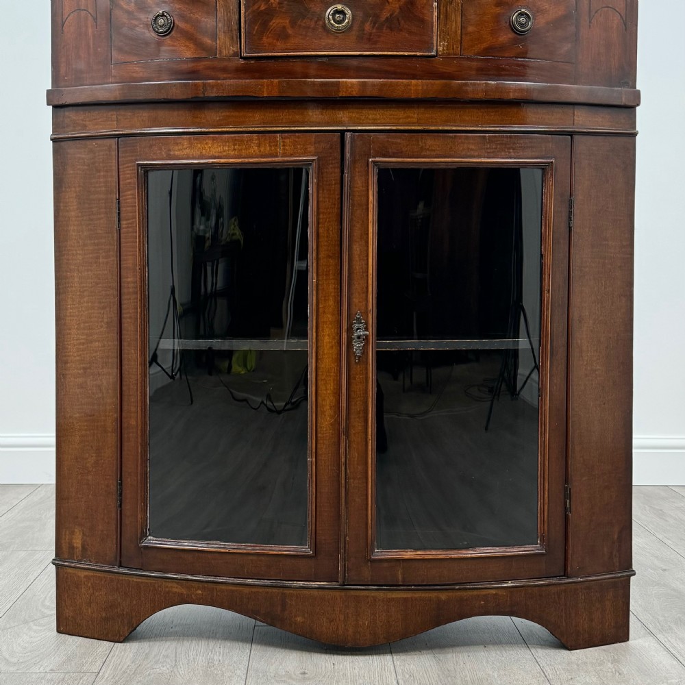 Antique 18th Century Bow Front Corner Cabinet In Mahogany View IV