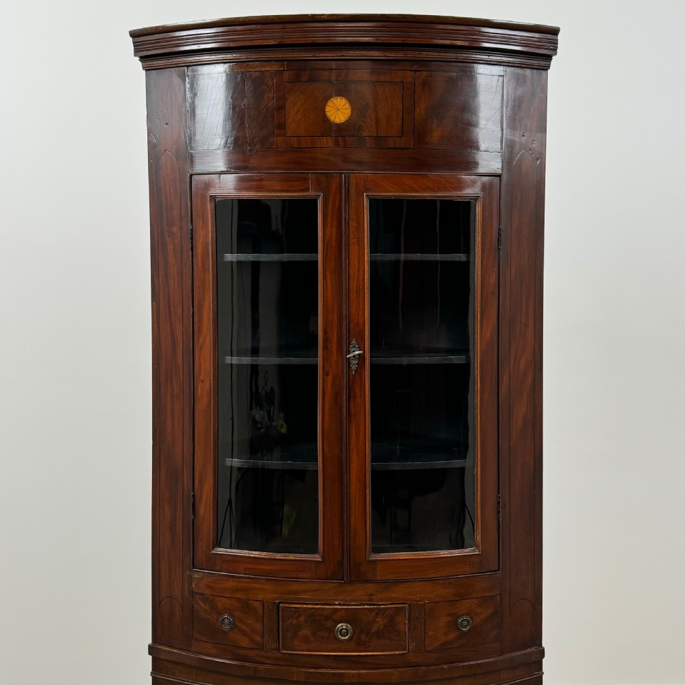 Antique 18th Century Bow Front Corner Cabinet In Mahogany View V