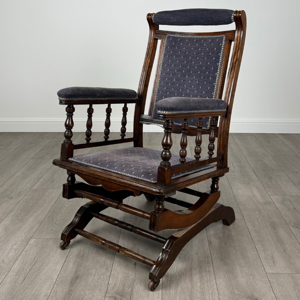 Antique 20th Century American Rocking Chair In Beech