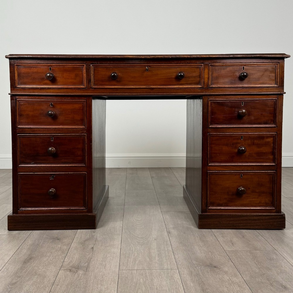  Antique 19th Century Pedestal Desk In Mahogany