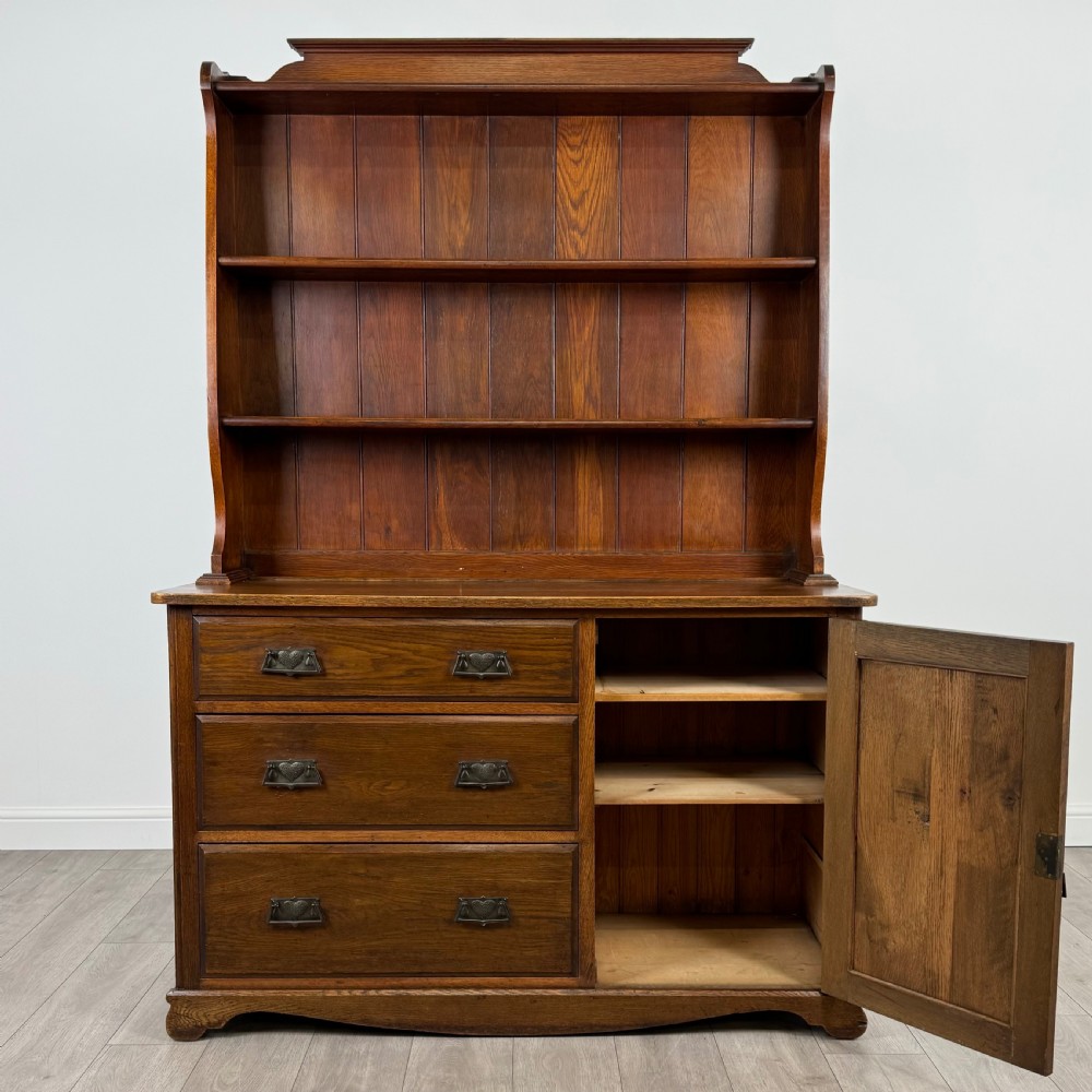  Antique 20th Century Good Quality Dresser In Oak 
 View II