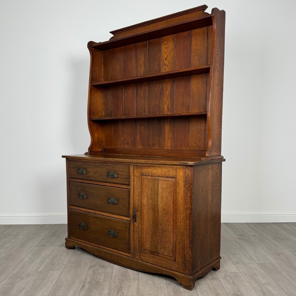  Antique 20th Century Good Quality Dresser In Oak 
 View III