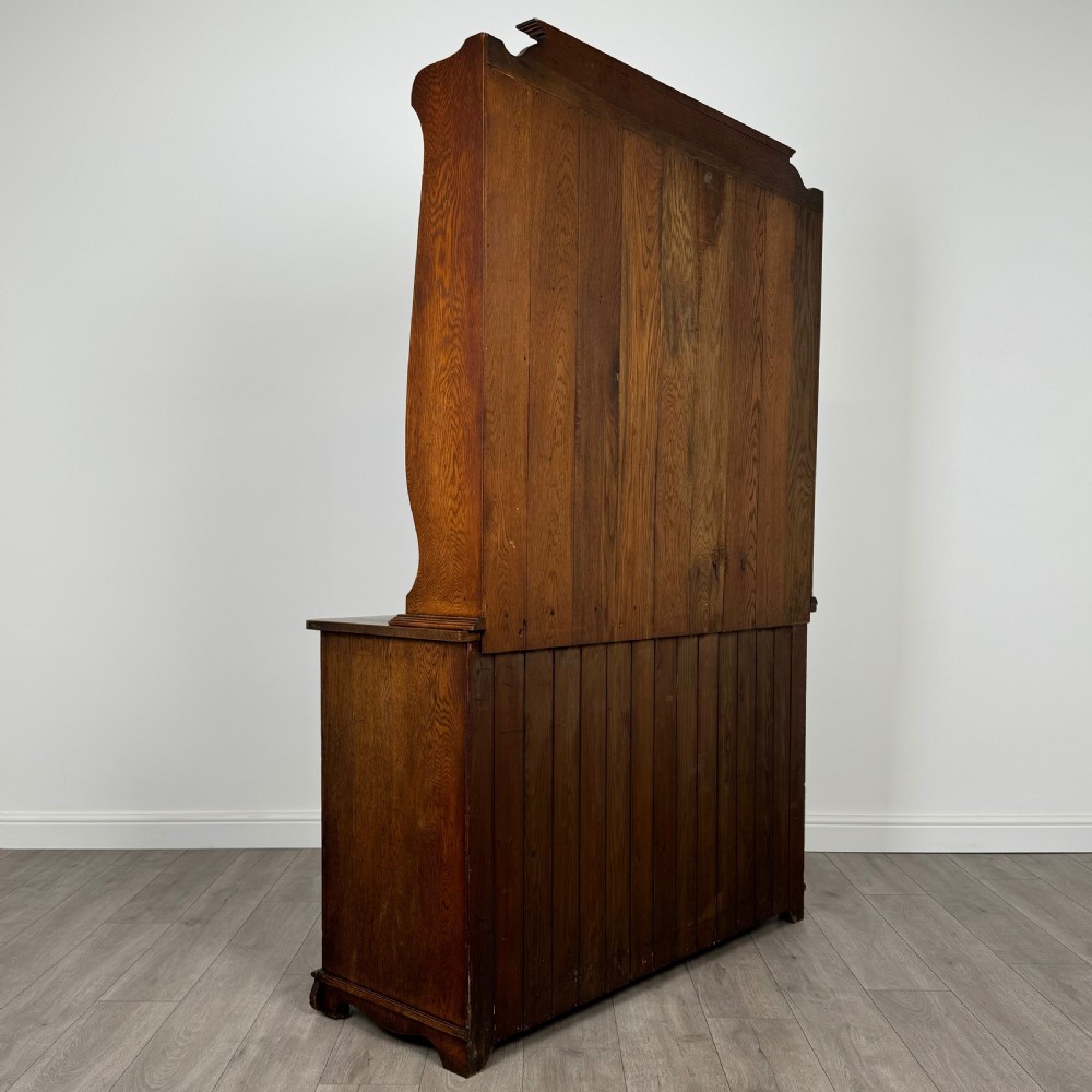  Antique 20th Century Good Quality Dresser In Oak 
 View VI