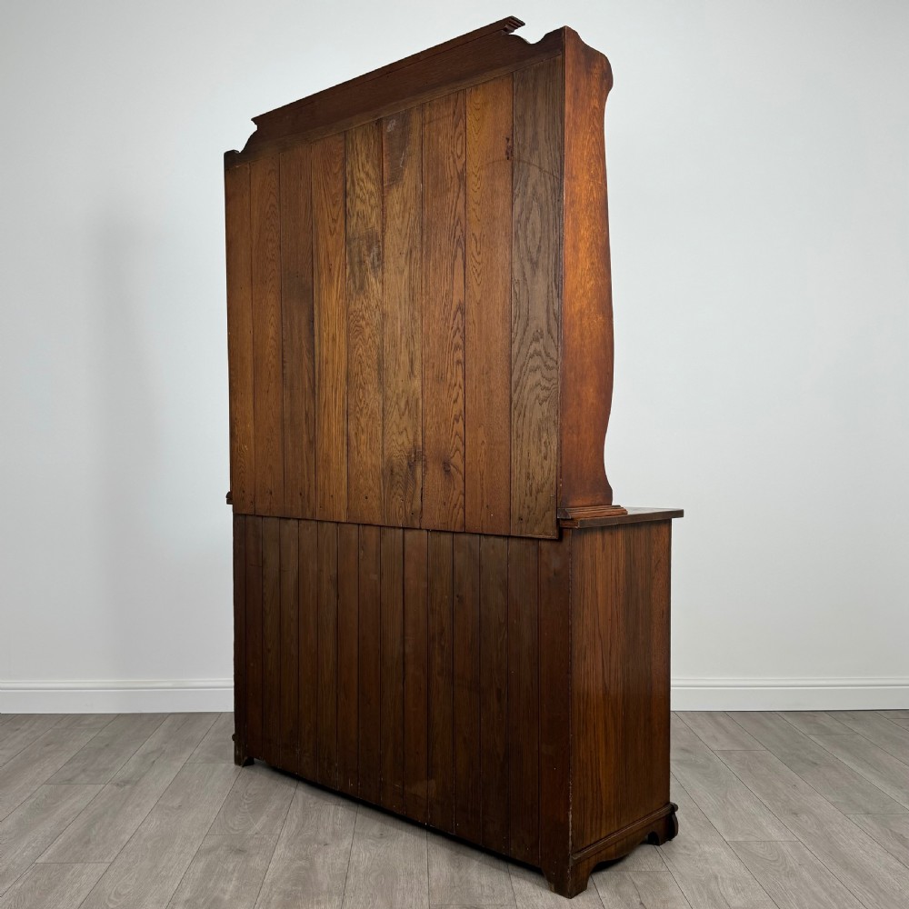  Antique 20th Century Good Quality Dresser In Oak 
 View VII