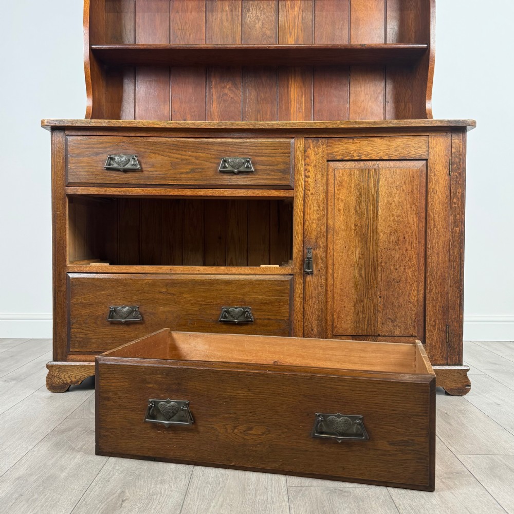  Antique 20th Century Good Quality Dresser In Oak 
 View XI