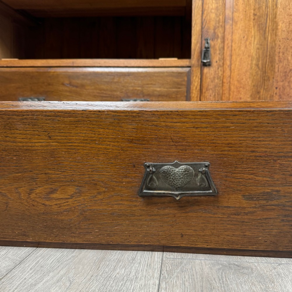  Antique 20th Century Good Quality Dresser In Oak 
 View XII