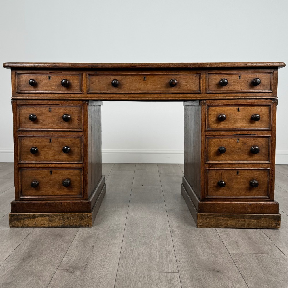 Antique 19th Century Pedestal Desk In Oak 