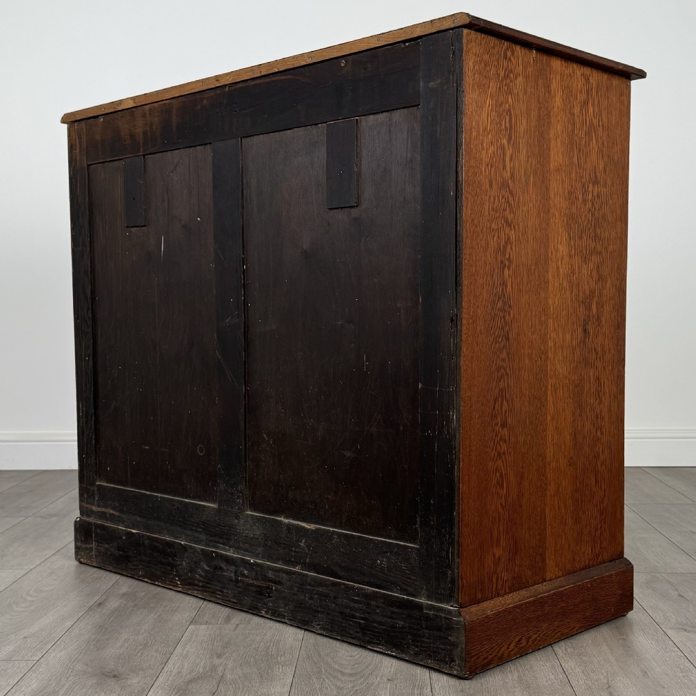 Antique 20th Century Chest Of Drawers Of Fine Quality In Oak View VI