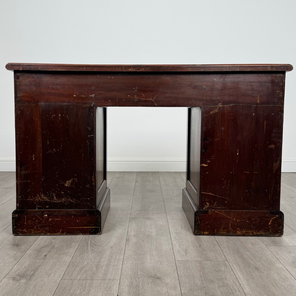  Antique 20th Century Pedestal Desk In Walnut 
 View VI