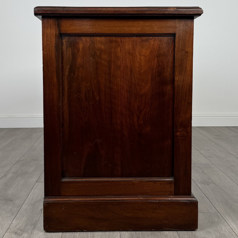  Antique 20th Century Pedestal Desk In Walnut 
 View VII