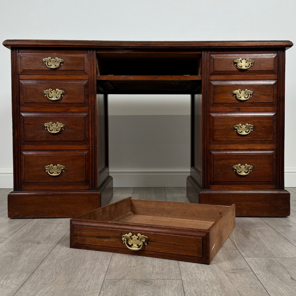  Antique 20th Century Pedestal Desk In Walnut 
 View X