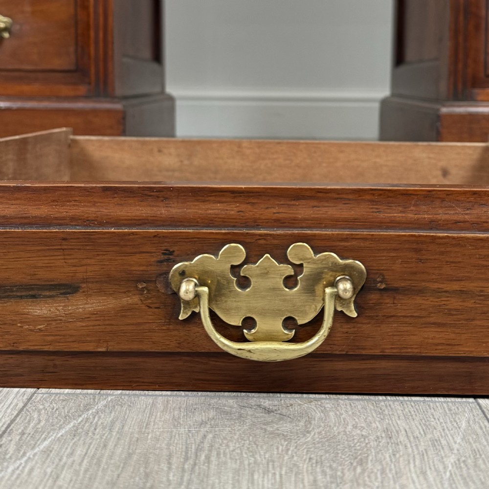  Antique 20th Century Pedestal Desk In Walnut 
 View XI