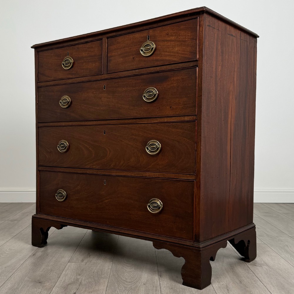 Antique 18th Century Fine Quality Chest Of Drawers In Mahogany  View II