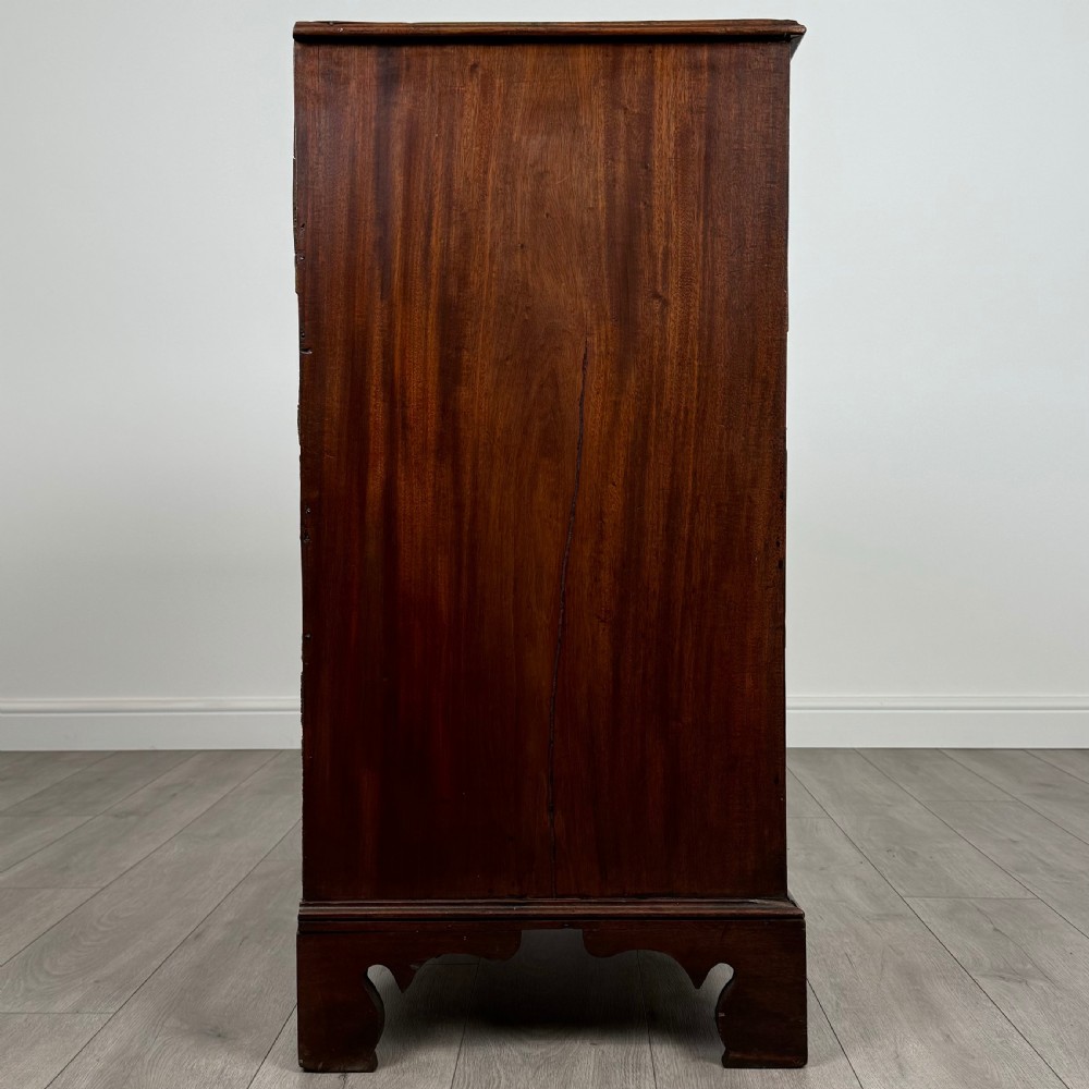 Antique 18th Century Fine Quality Chest Of Drawers In Mahogany  View VIII
