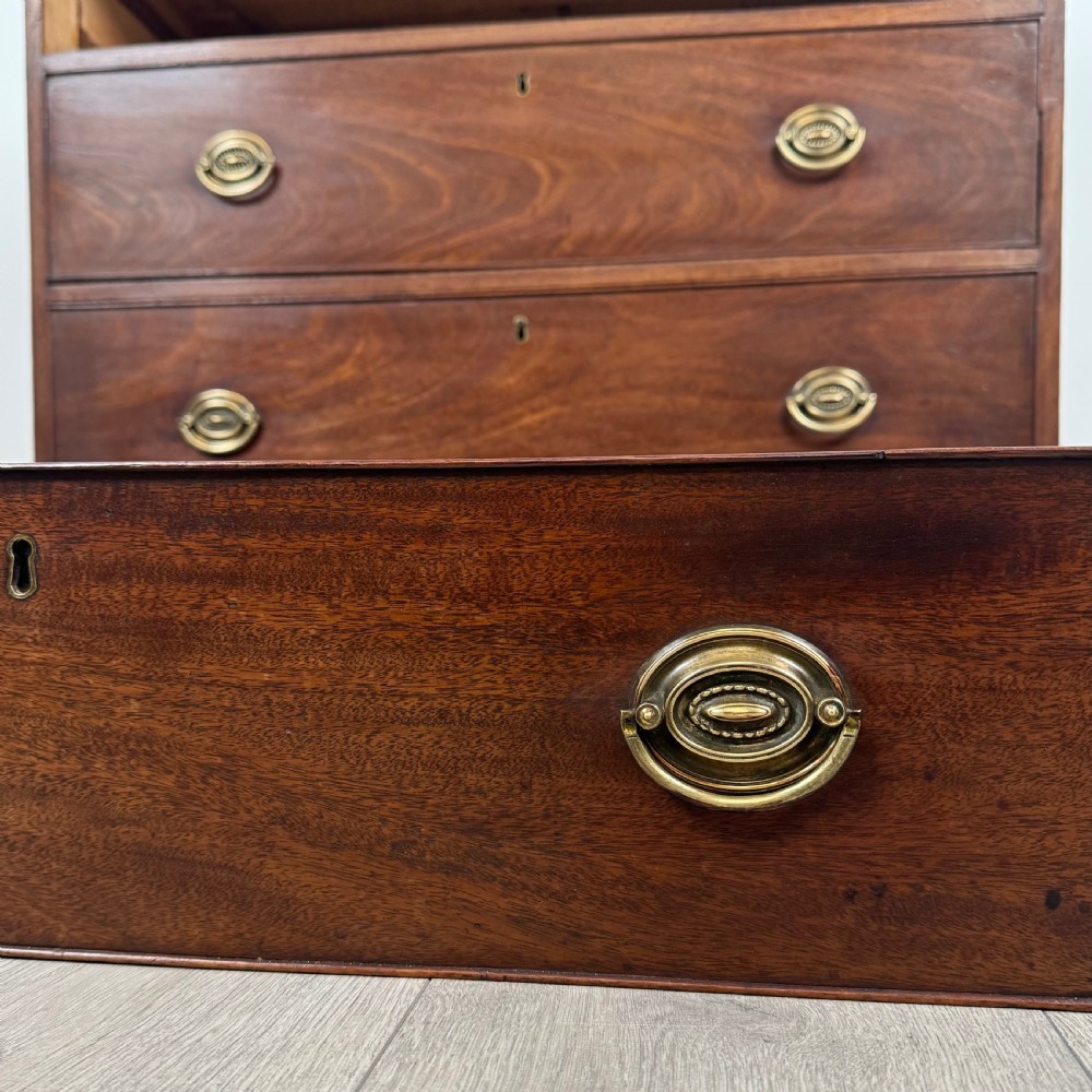 Antique 18th Century Fine Quality Chest Of Drawers In Mahogany  View XI