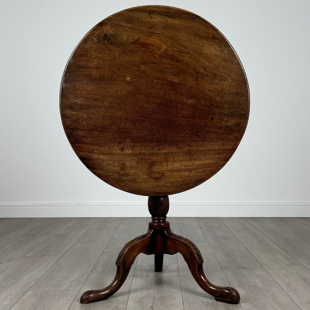 Antique 18th Century Good Quality Circular Table In Mahogany  View II