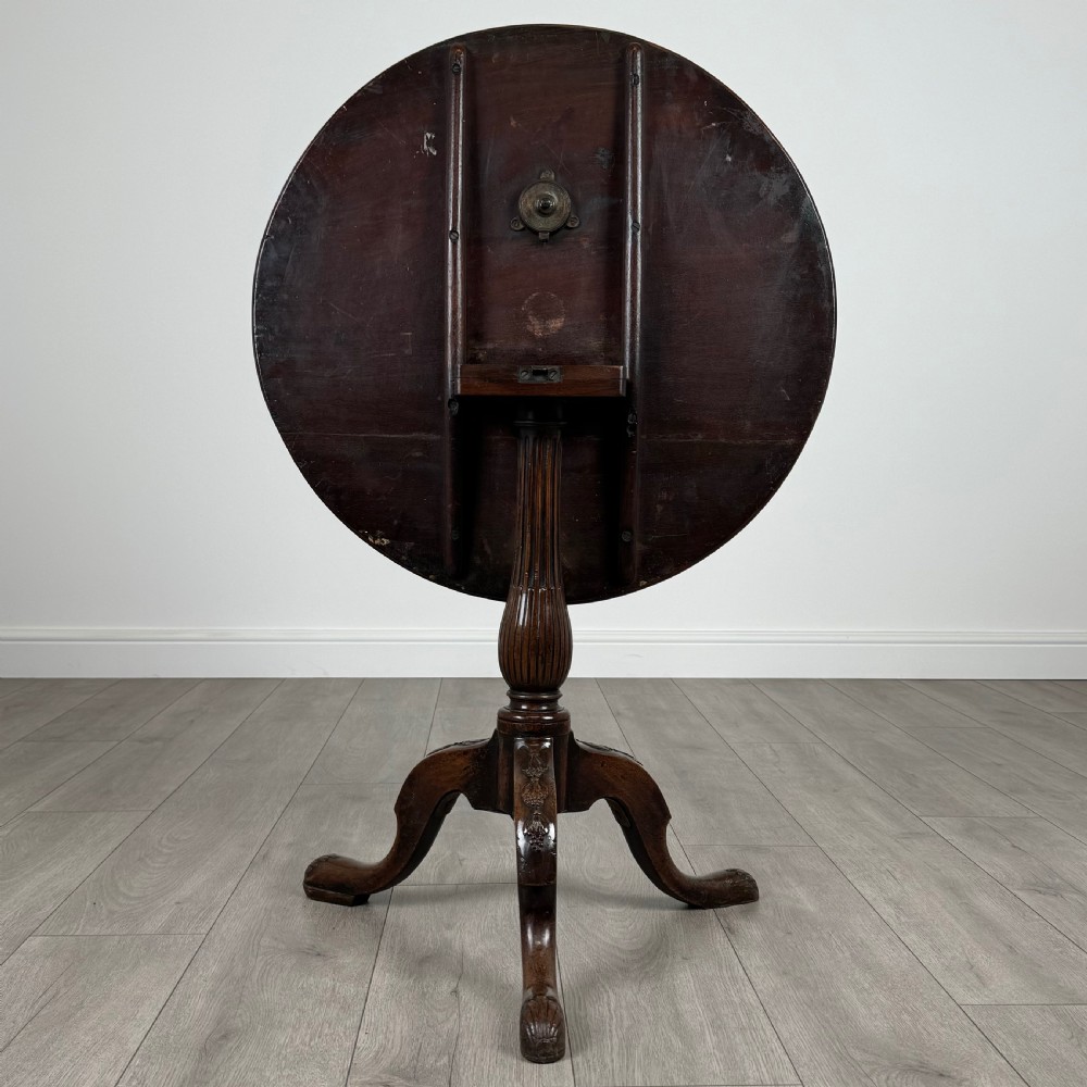 Antique 18th Century Good Quality Circular Table In Mahogany  View III