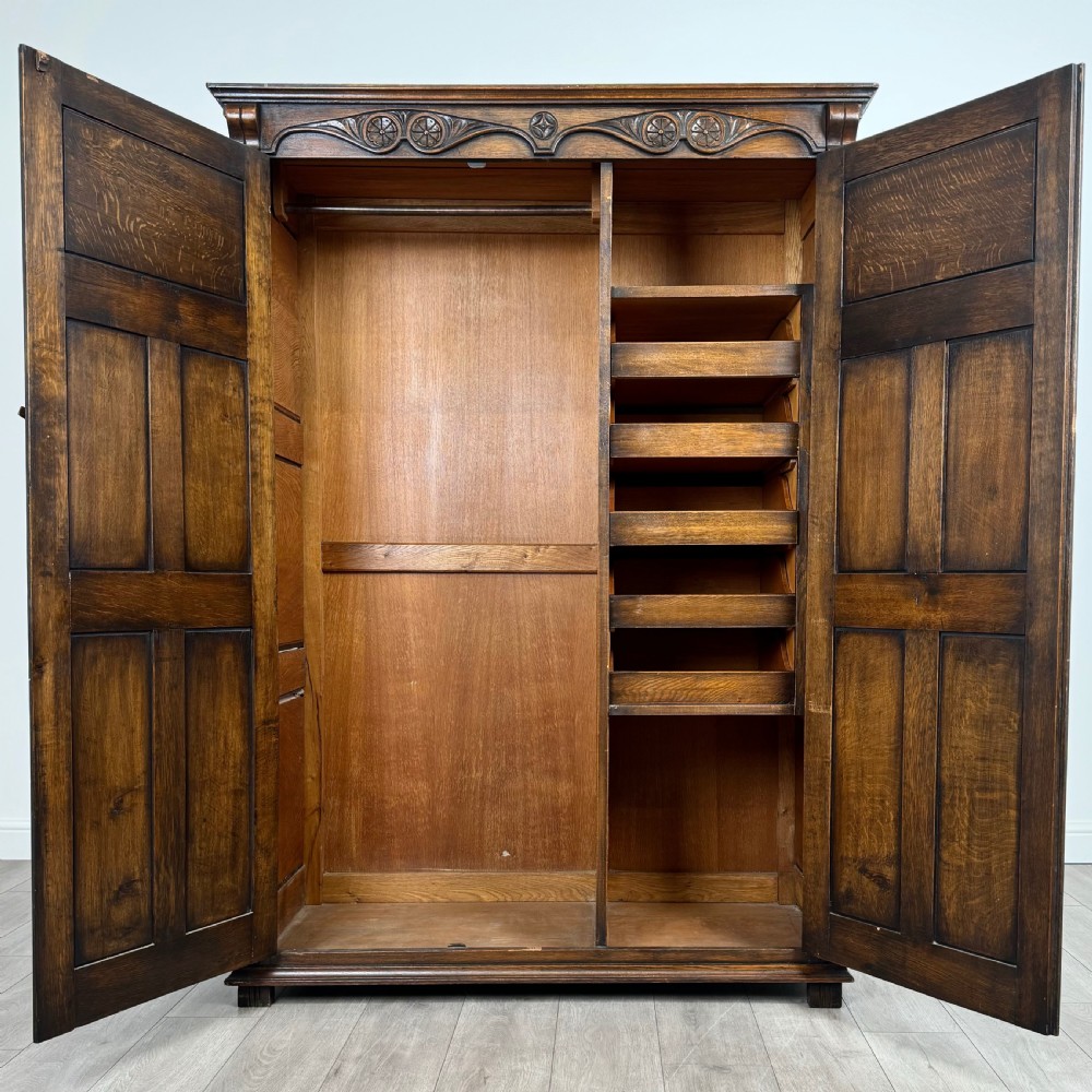Antique 20th Century Fine Quality Wardrobe In Oak  View II