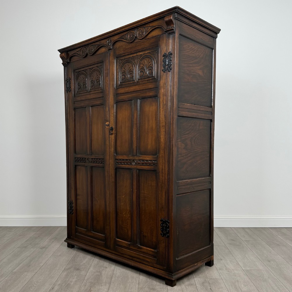 Antique 20th Century Fine Quality Wardrobe In Oak  View III