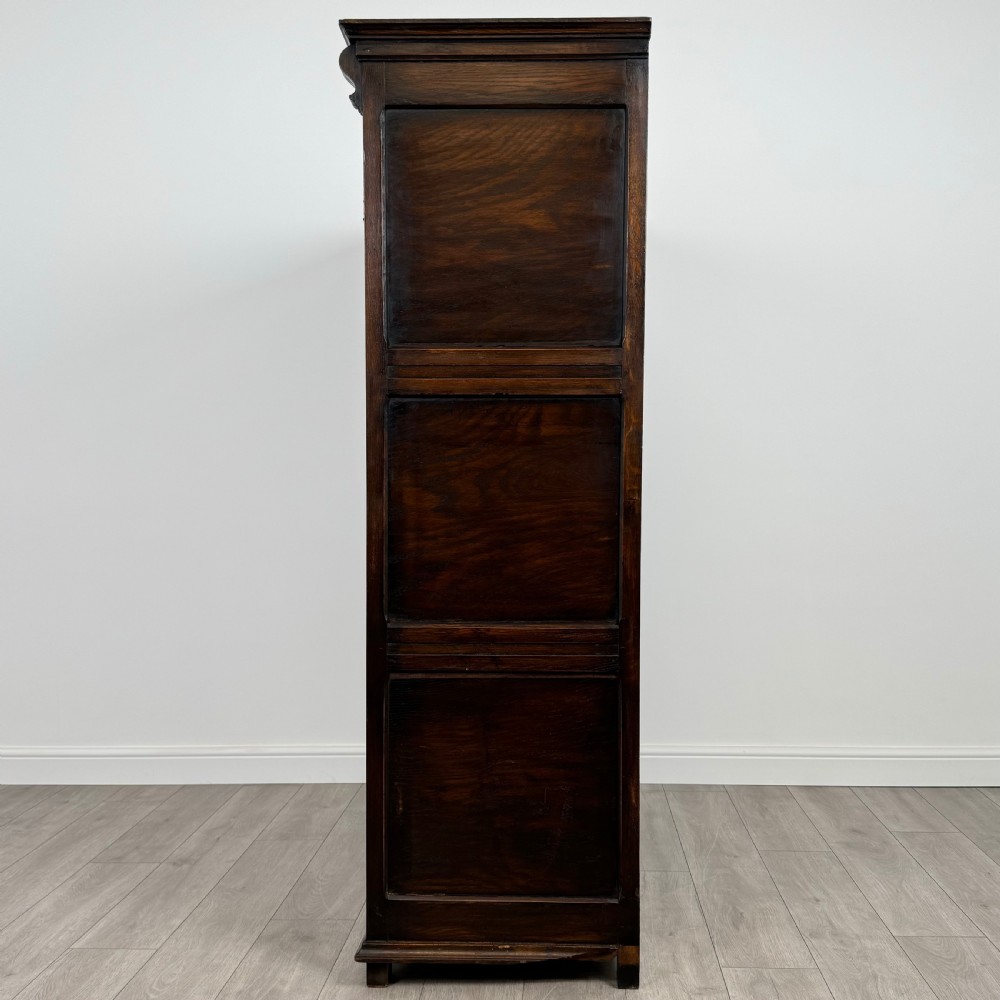 Antique 20th Century Fine Quality Wardrobe In Oak  View VI