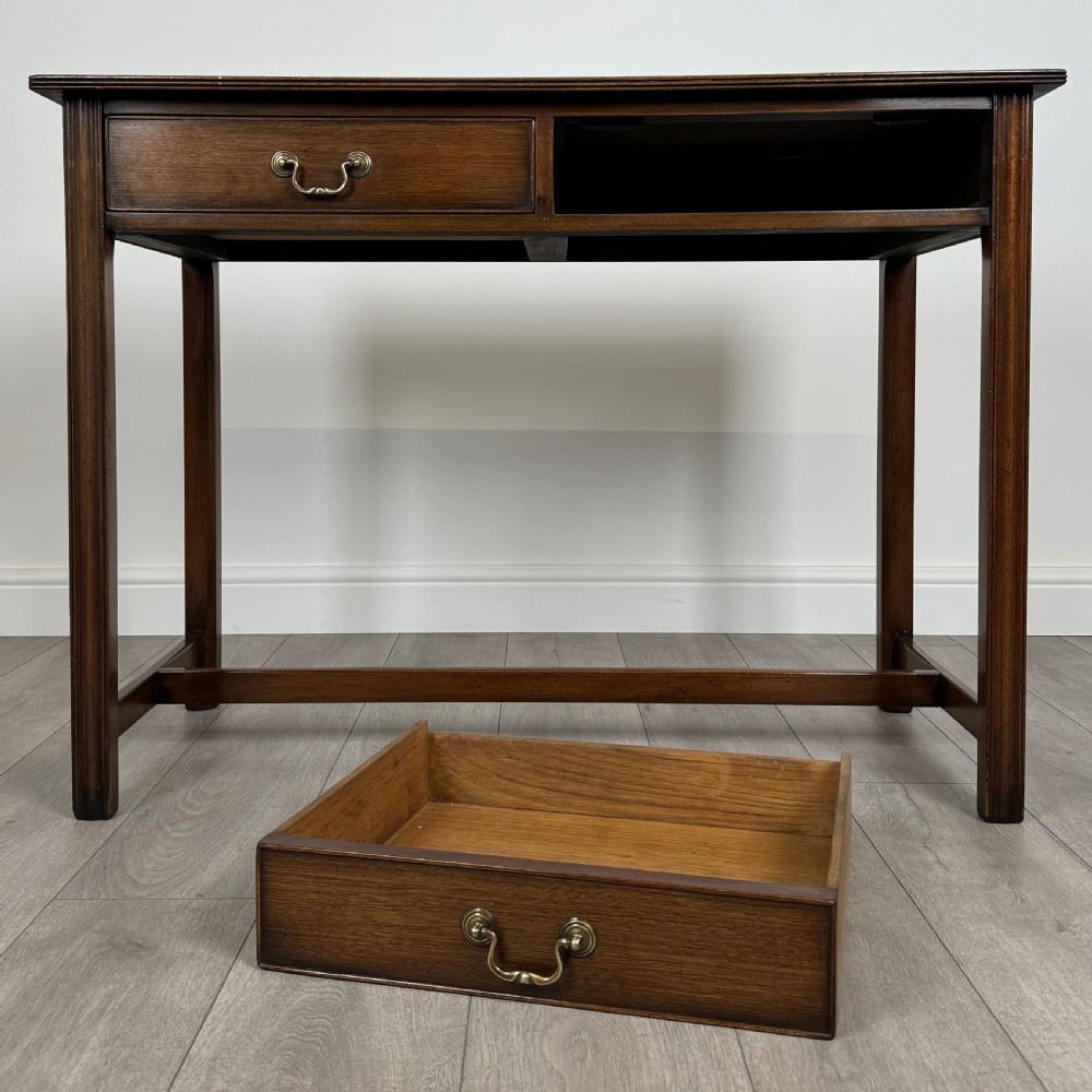  Antique 20th Century Writing Table In Mahogany  View X