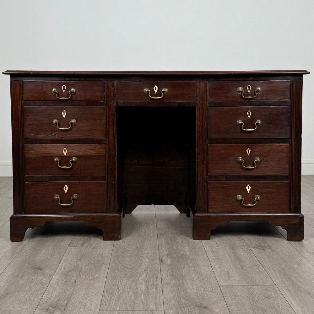 Antique 19th Century Good Quality Desk In Mahogany 