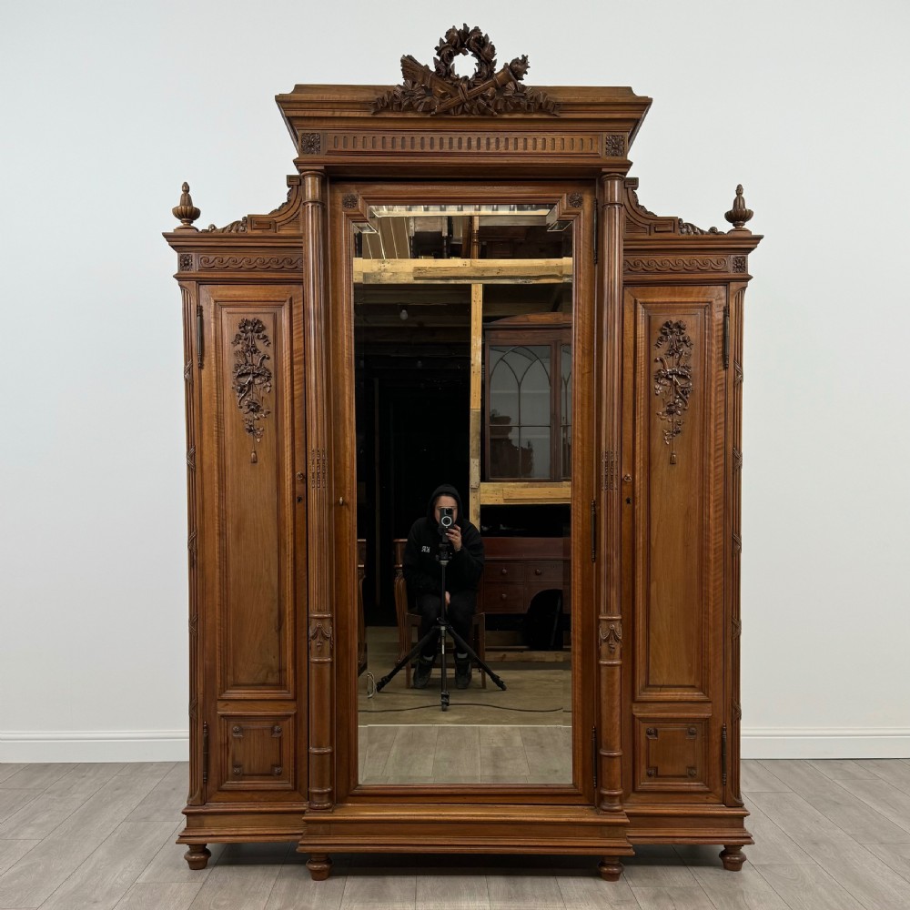 Antique 19th Century Fine Quality French Armoire In Walnut 