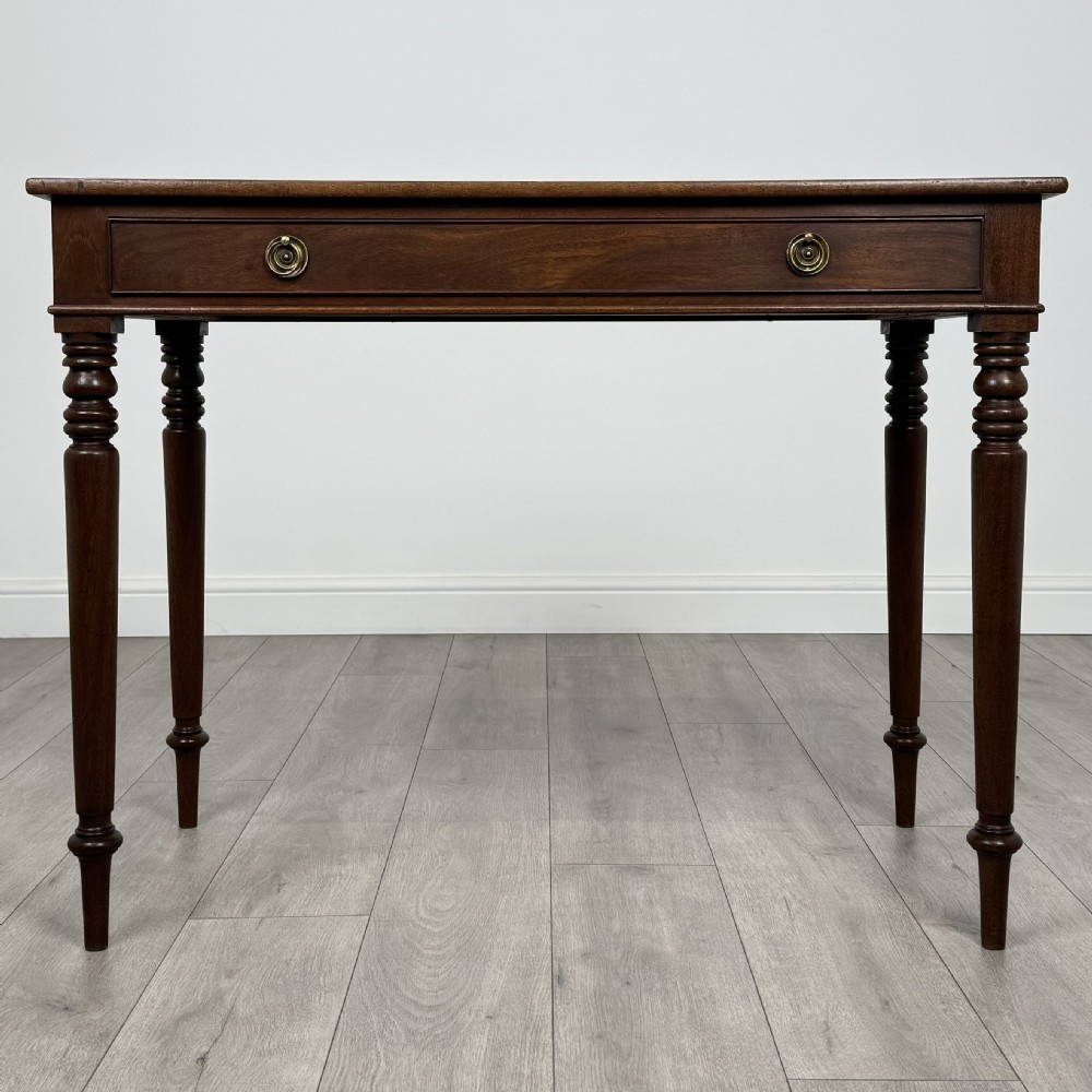 Antique 18th Century Good Quality Writing Table In Mahogany 