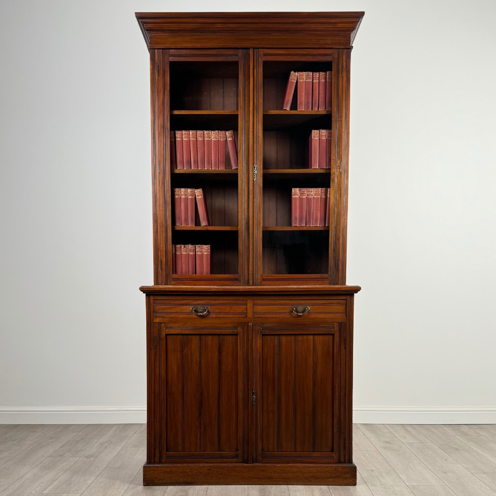 Antique 20th Century Fine Quality Bookcase In Walnut